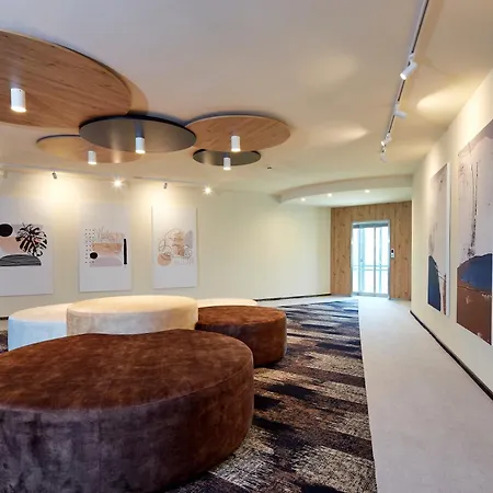 Отель Marvel - Fully Renovated Free Access