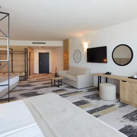 Отель Marvel - Fully Renovated Free Access