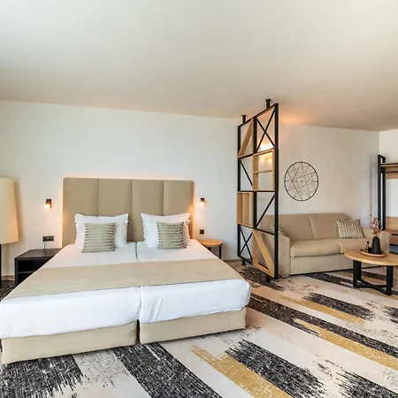 Отель Marvel - Fully Renovated Free Access Солнечный берег