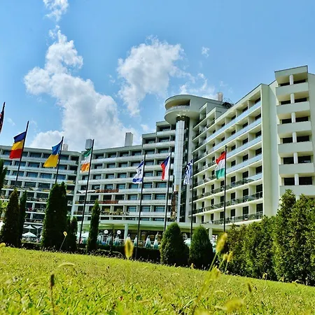 Отель Marvel - Fully Renovated Free Access 4*