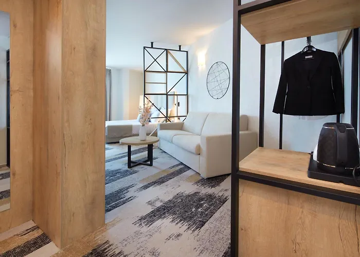 Хотел Marvel - Fully Renovated Free Access 4*