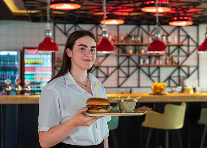 Хотел Marvel - Fully Renovated Free Access