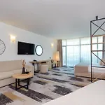 Marvel - Fully Renovated Free Access 호텔 4*