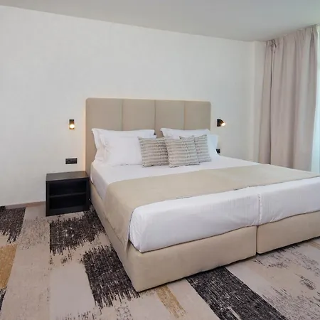 Отель Marvel - Fully Renovated Free Access Солнечный берег