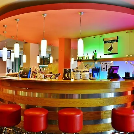 Отель Marvel - Fully Renovated Free Access Солнечный берег