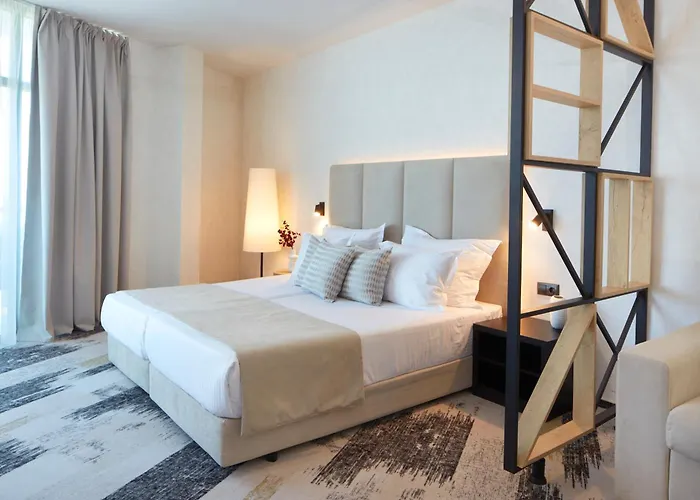 Marvel - Fully Renovated Free Access 4* Слънчев бряг