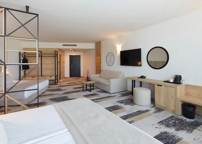 Хотел Marvel - Fully Renovated Free Access