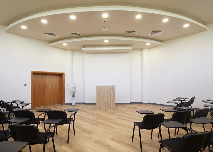 Отель Marvel - Fully Renovated Free Access 4*