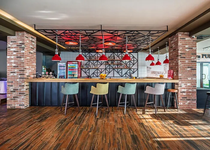 Marvel - Fully Renovated Free Access 4*